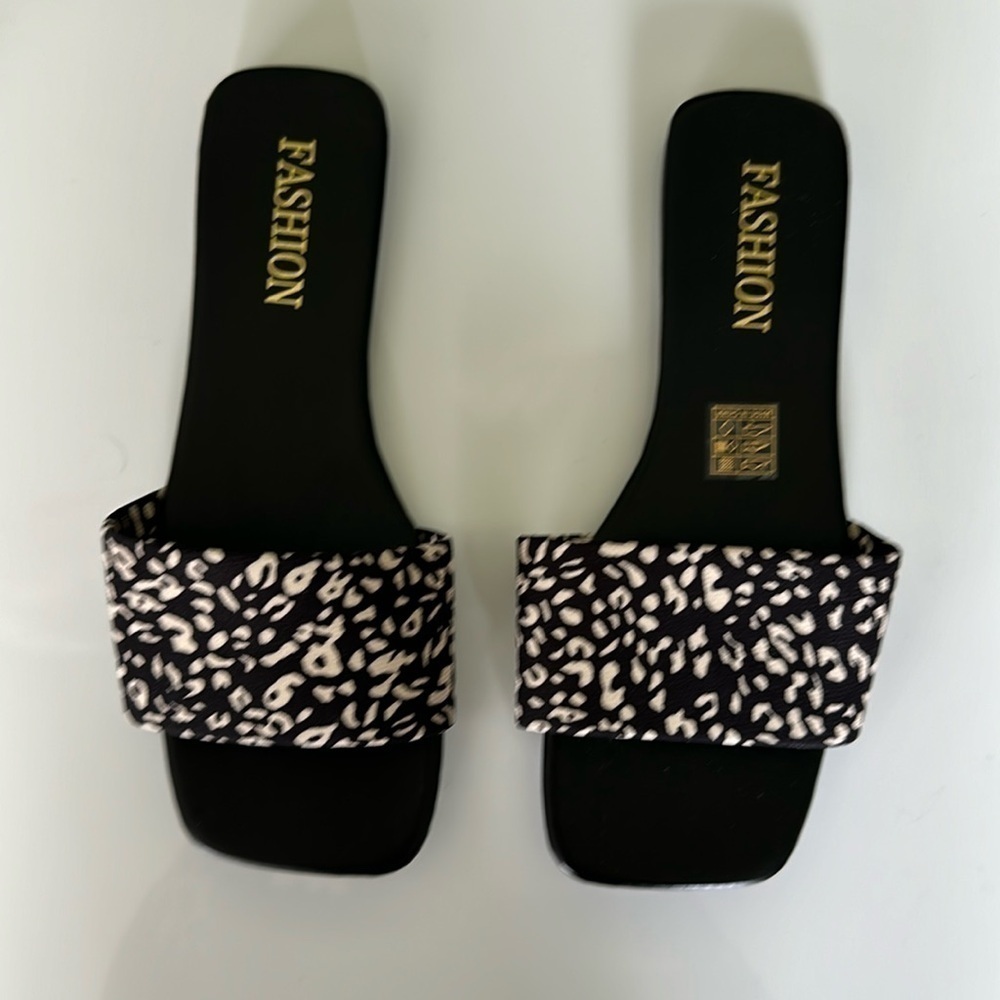 Canvas cheetah pattern flat slides - Picture 3 of 4
